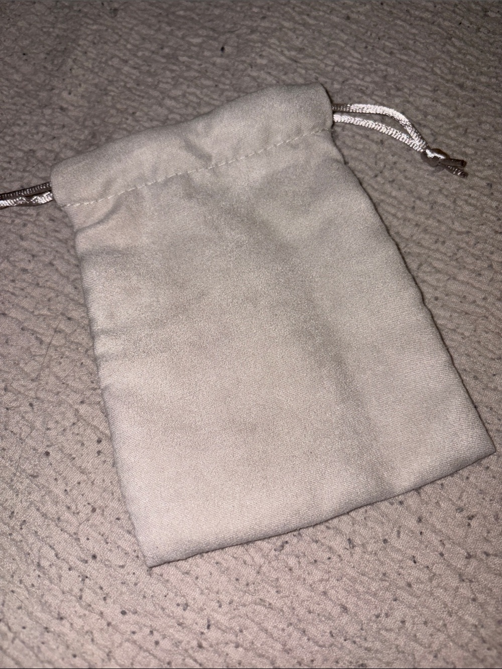 Kendra Scott Jewelry Dust Bag and Shopping Bag - Picture 5 of 6
